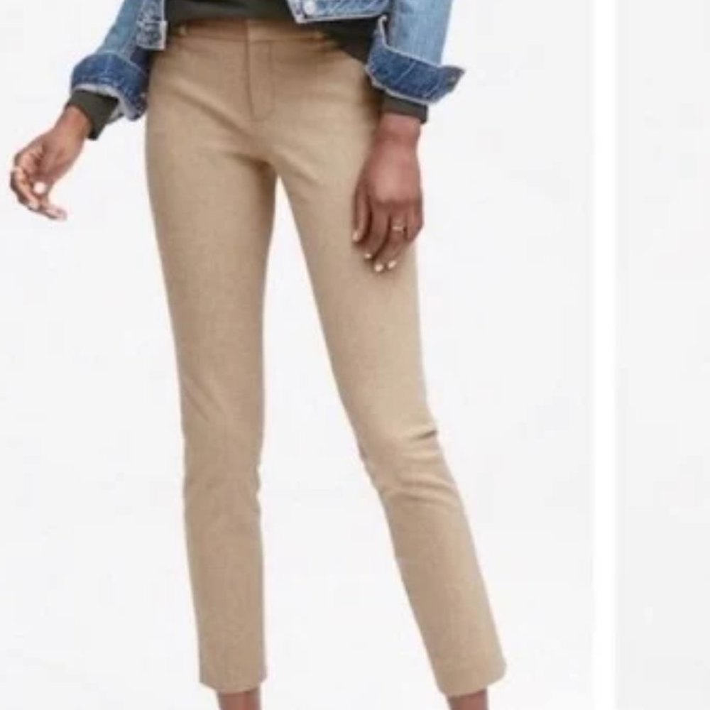 Banana Republic Sloan fit Khaki sear sucker cropped pants